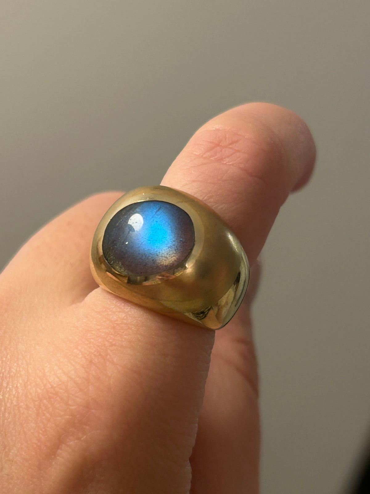 18k Ruser Labradorite Bombé Ring - Sz 7