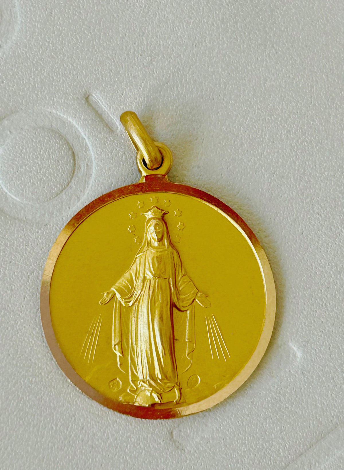 Vintage 18k Italian Miraculous Virgin Mary Pendant