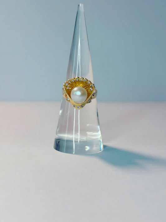 Vintage 14k Pearl in Shell ring with Single Cut Diamonds Sz 5.75