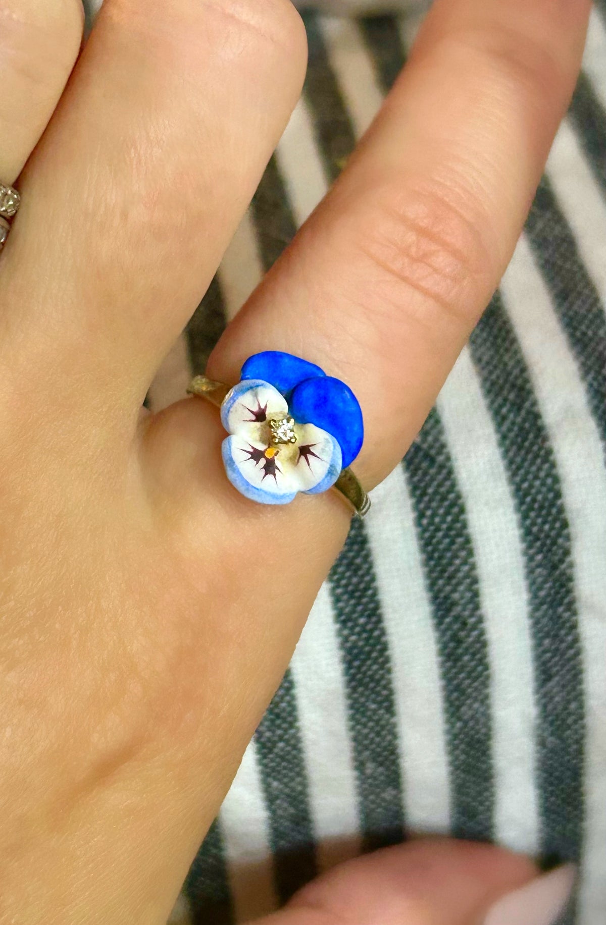 14k Larter and Sons Enamel Pansy Ring - Sz 5.25