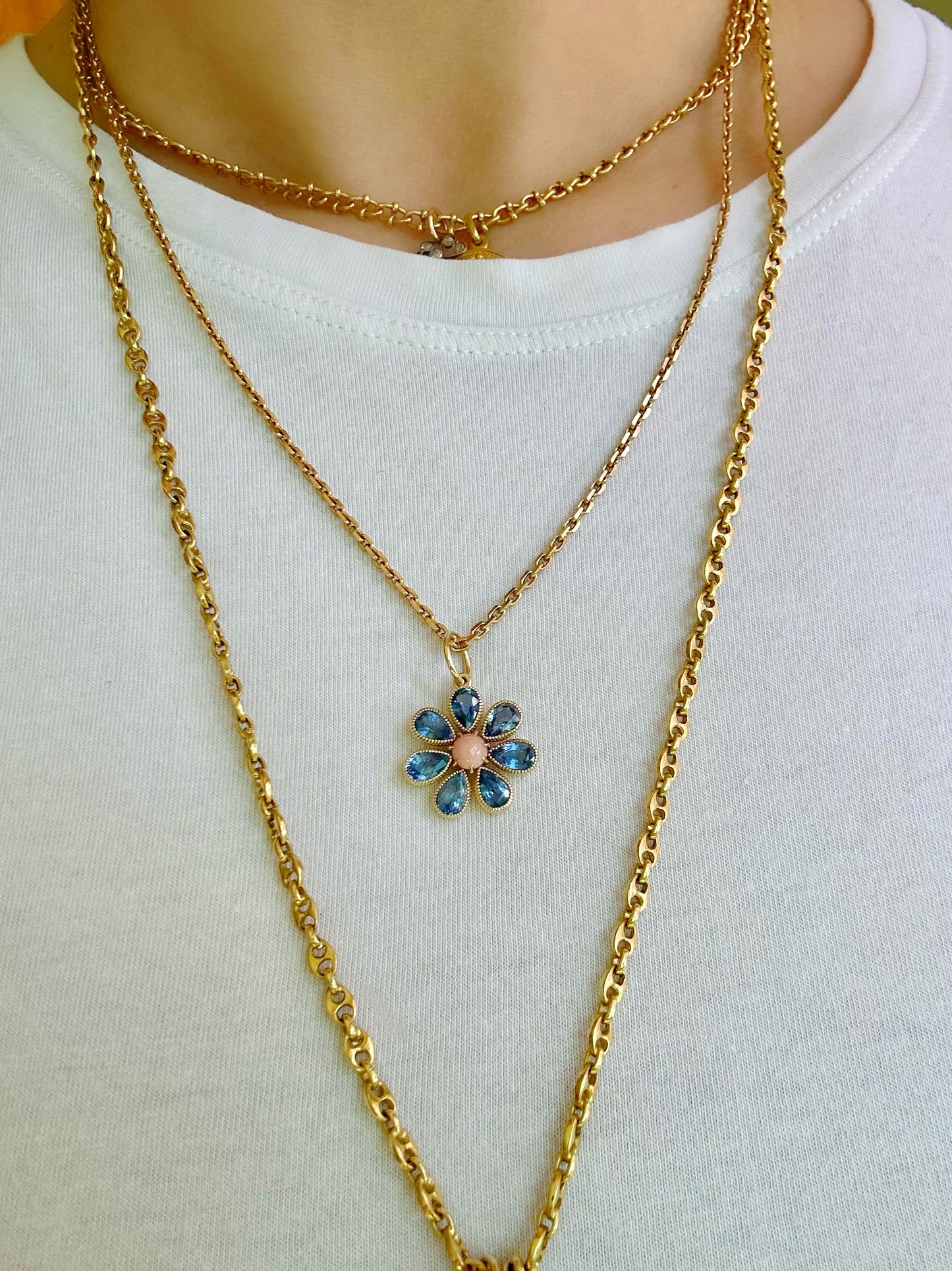 Rovie Conch Pearl Flower