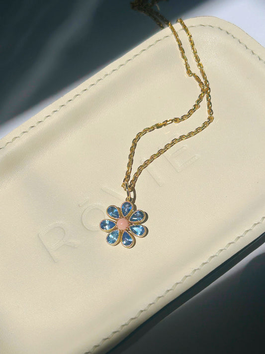 Rovie Conch Pearl Flower