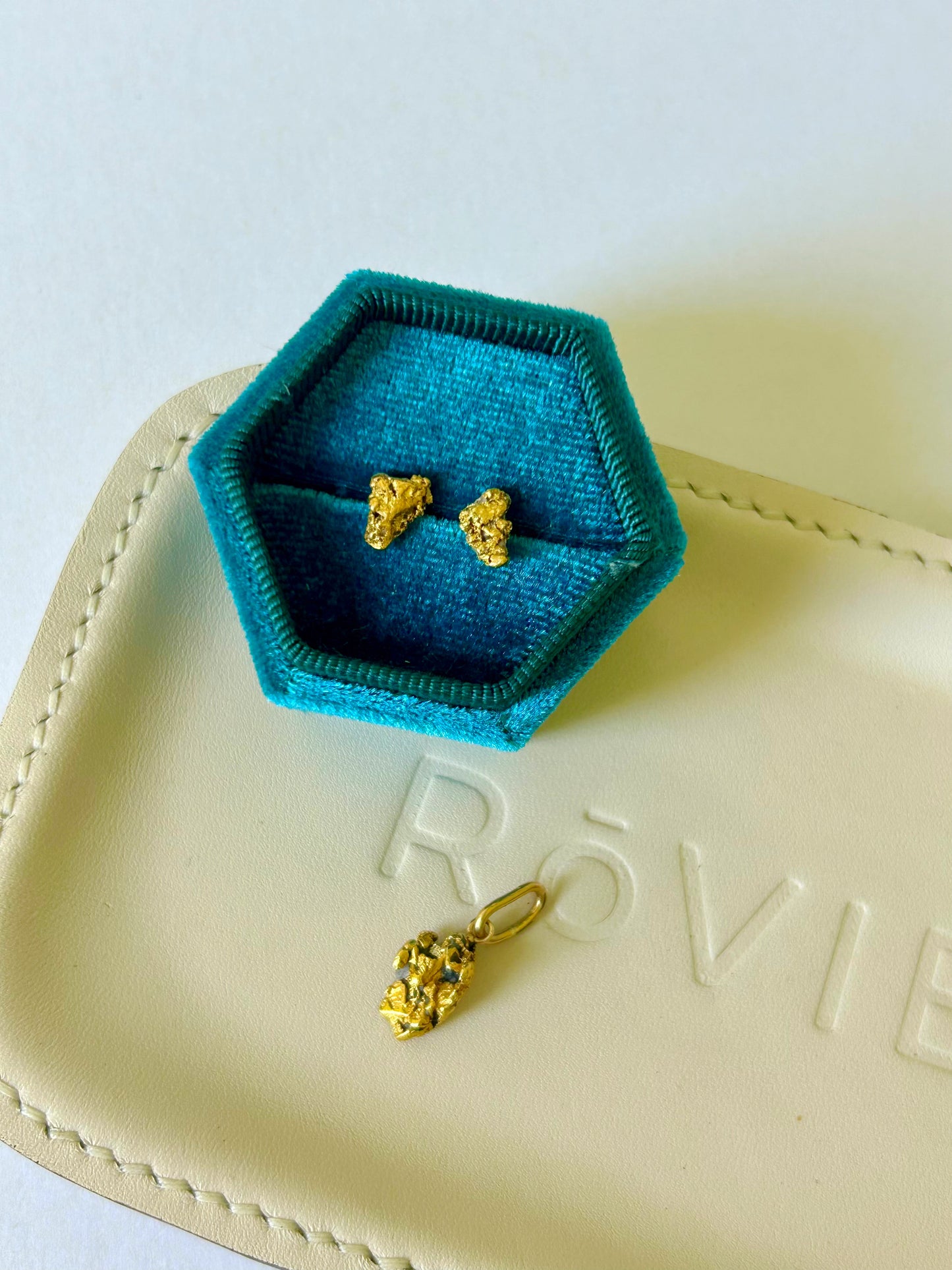 Vintage 22k California Nugget Stud Earrings & Pendant Set