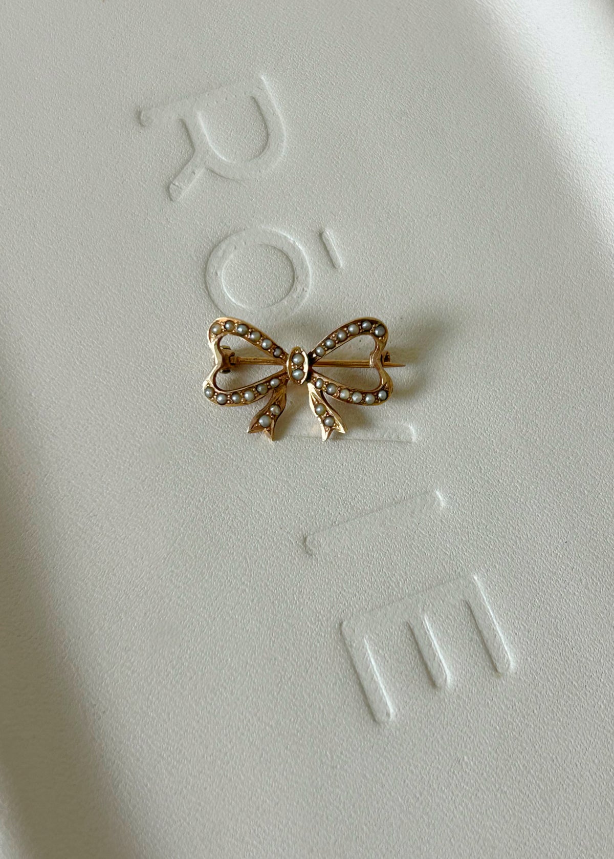 Vintage 10k Seed Pearl Bow Pin