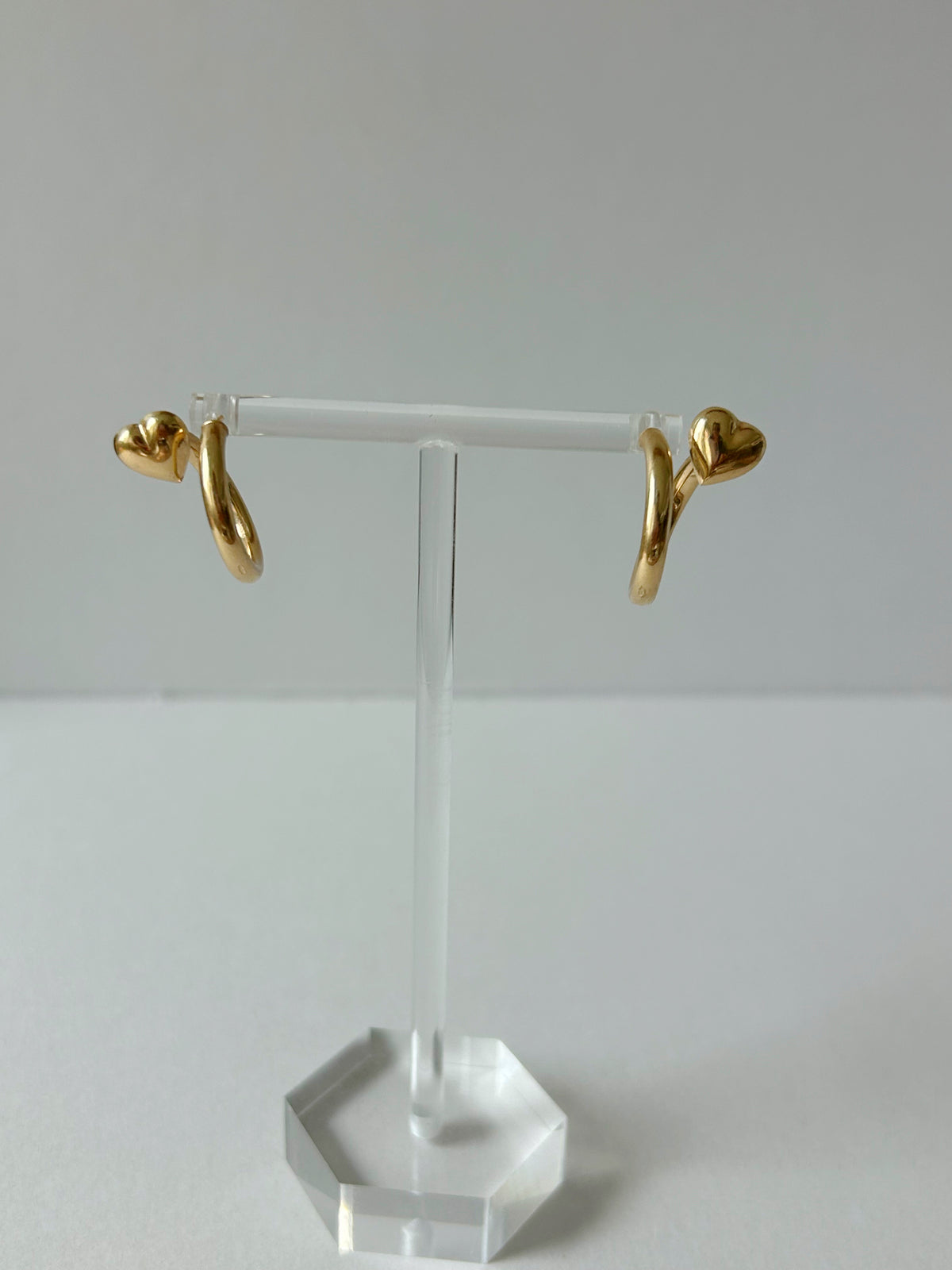 Vintage 14k Swirl Heart Hoop - 0.75"