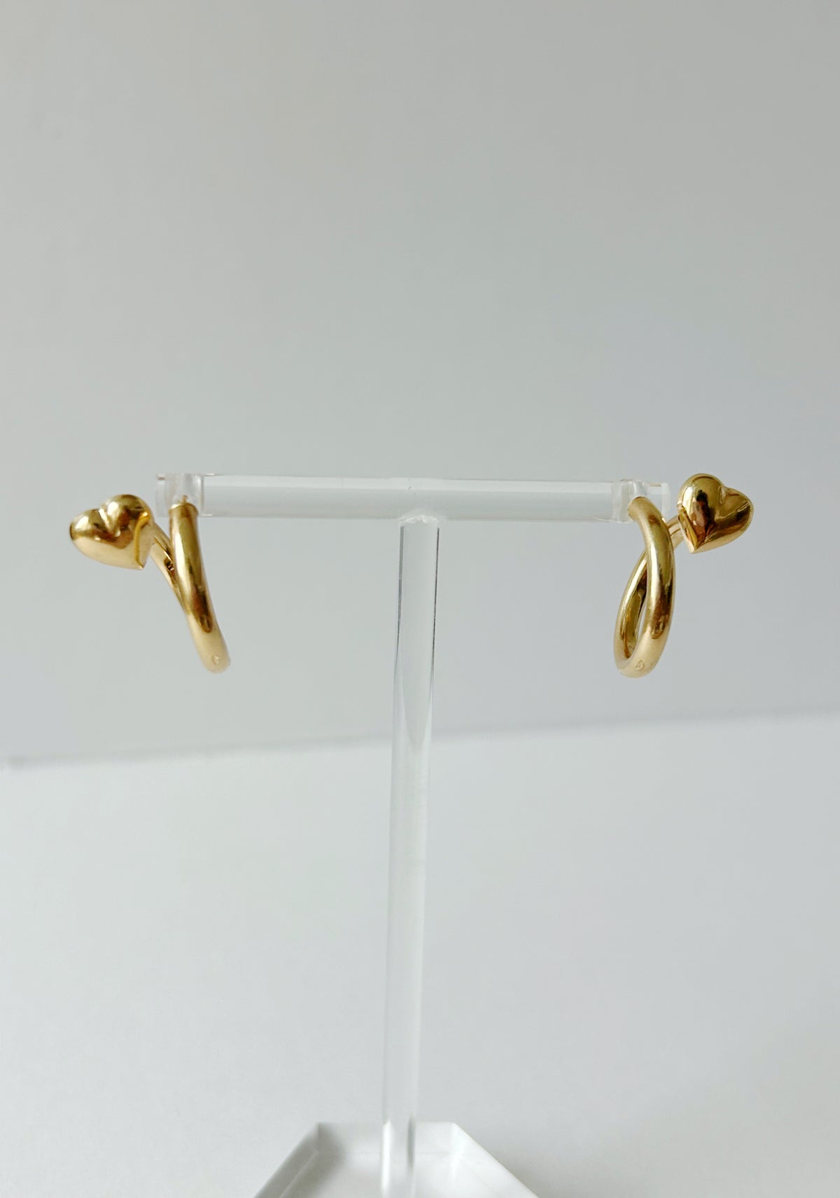 Vintage 14k Swirl Heart Hoop - 0.75"